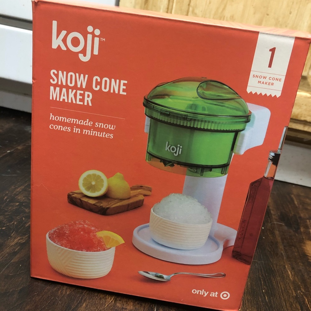 Snow cone maker